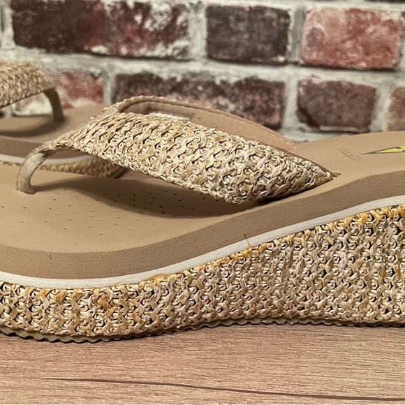 Volatile Women's Audry Wedge Thong Sandals Raffia Natural, Size 9 - Picture 5 of 9